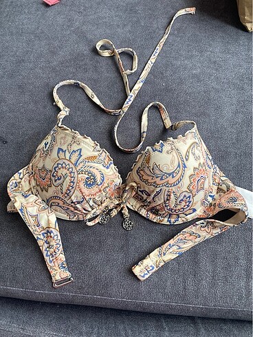 H&m bikini üstü