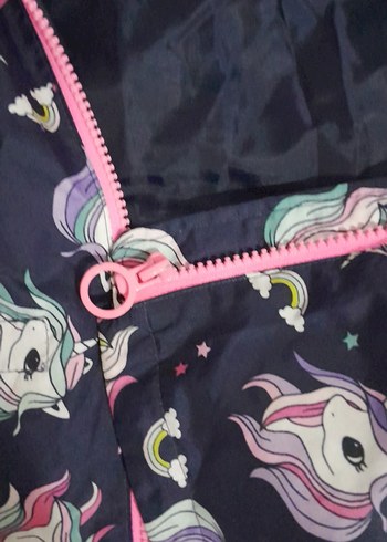 Kız Çocuk Kapüşonlu Renkli Baskılı Yağmurluk - Görsel 4