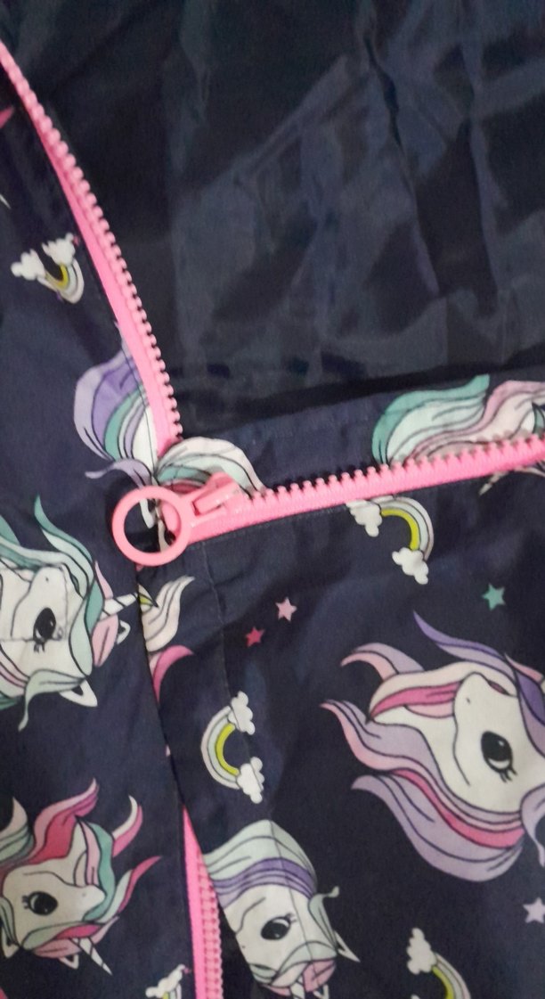 Kız Çocuk Kapüşonlu Renkli Baskılı Yağmurluk - Görsel 4