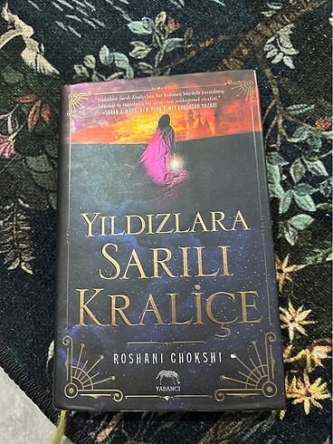 Yıldızlara sarılı kraliçe