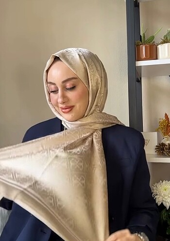 Guess Guess Desen İpeksi Jakar Şal
