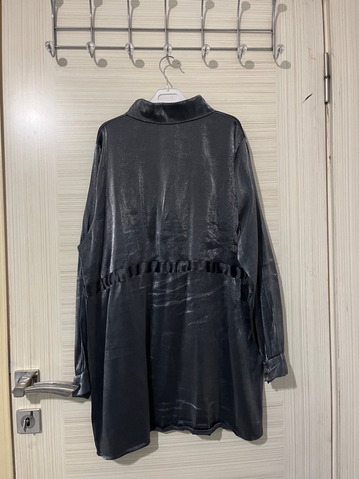 Gri Saten Uzun Kollu Gömlek - Görsel 2