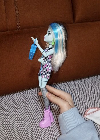 Monster High koleksiyonluk bebek - Görsel 3