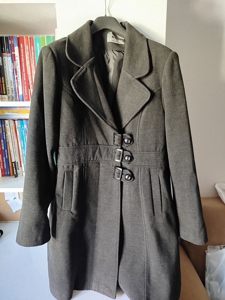 Kemer Detaylı Koyu Gri Kaban - Görsel 3