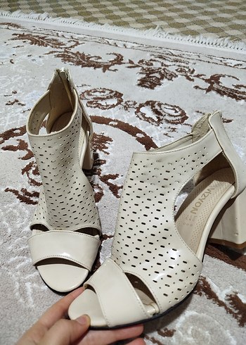 Bej Minimalist Dolgu Topuklu Kadın Sandalet - Görsel 2