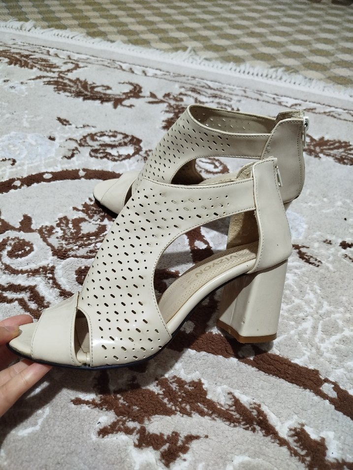 Bej Minimalist Dolgu Topuklu Kadın Sandalet - Görsel 3