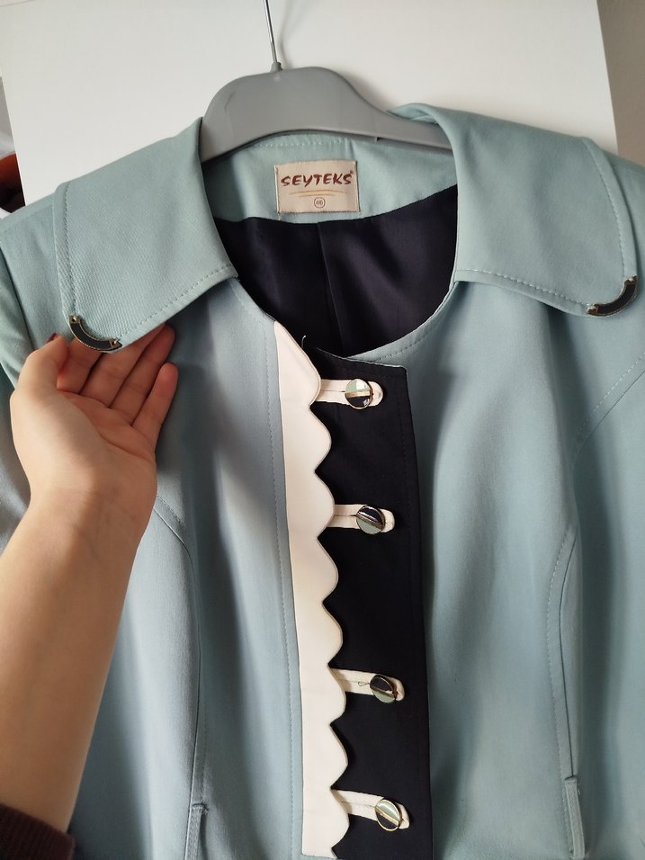 Düğmeli Mavi Midi Ceket - Görsel 3