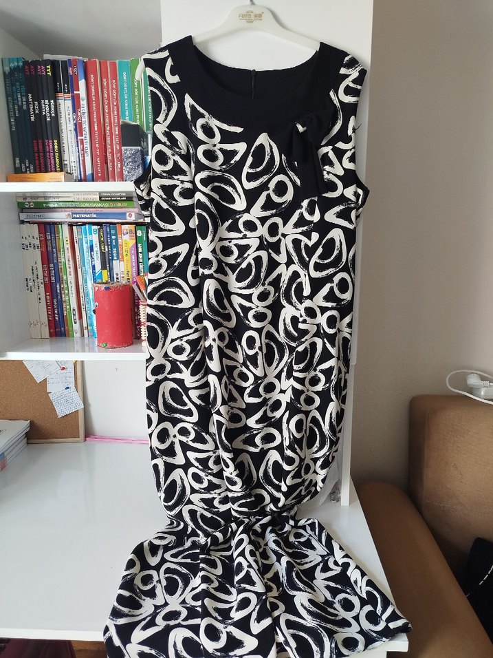 siyah Beyaz desenli uzun ceketli elbise - Görsel 3