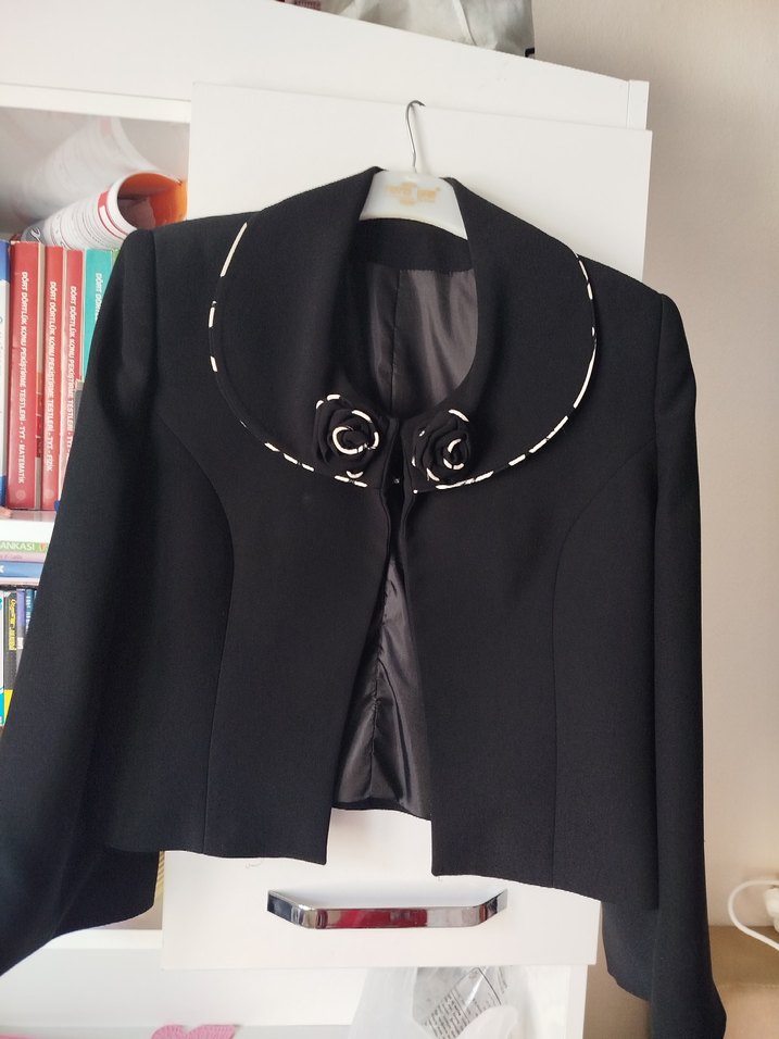 siyah Beyaz desenli uzun ceketli elbise - Görsel 5