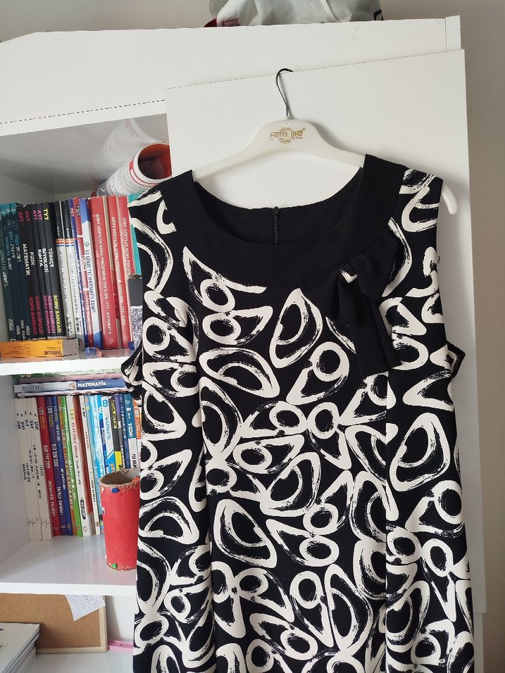 siyah Beyaz desenli uzun ceketli elbise - Görsel 2