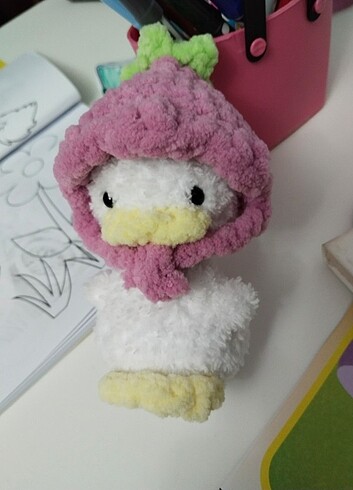 Amigurumi pembe şapkalı ördek
