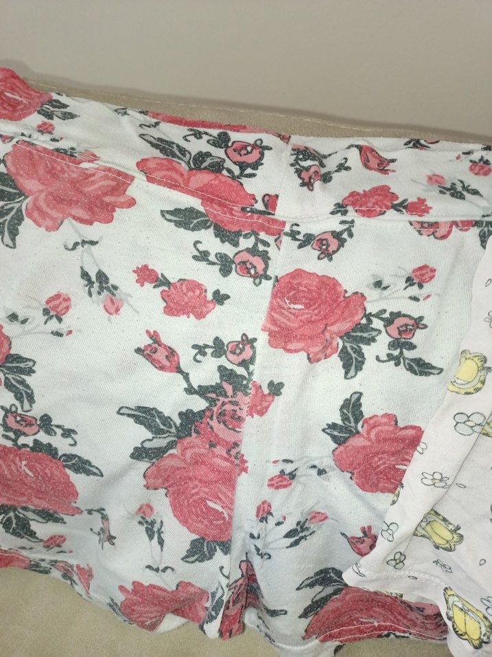 Beyaz Çiçek Desenli Pamuklu Mini Şort - Görsel 3