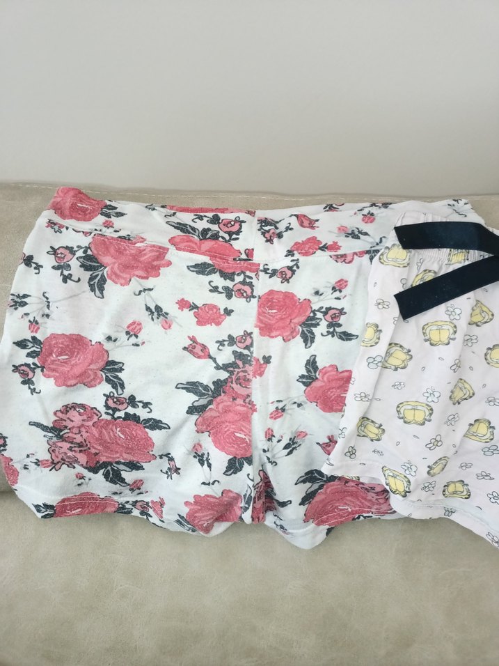 Beyaz Çiçek Desenli Pamuklu Mini Şort - Görsel 2