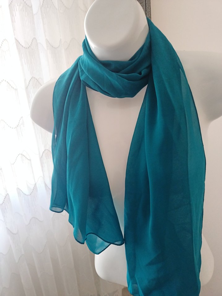 Turkuaz Kadın Dökümlü Saten Şal - Görsel 4