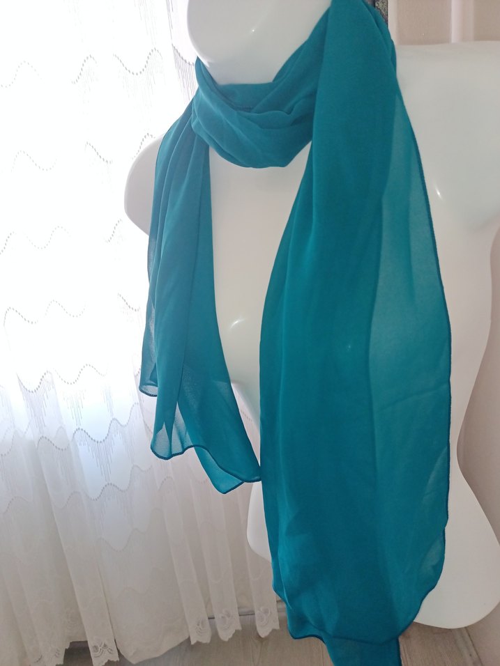 Turkuaz Kadın Dökümlü Saten Şal - Görsel 3