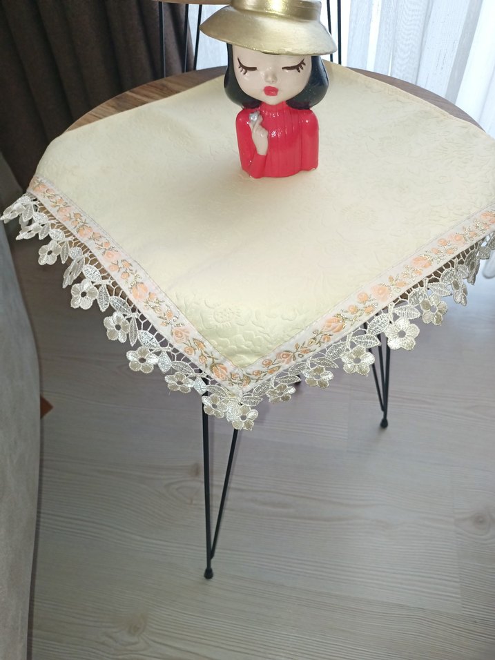 Nakışlı Beyaz Masa Örtüsü - Görsel 4