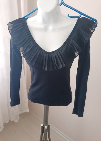 V Yaka Fırfırlı Siyah Kadın Bluz - Görsel 4