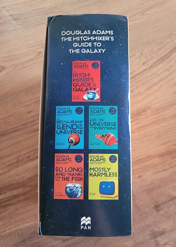  Beden The Complete Hitchhiker's Guide to the Galaxy Boxset