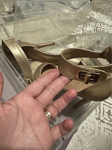 37 Beden Gold topuklu ayakkabı