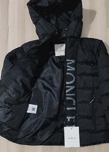 Siyah Kapüşonlu erkek çocuk Kış Montu - Görsel 3