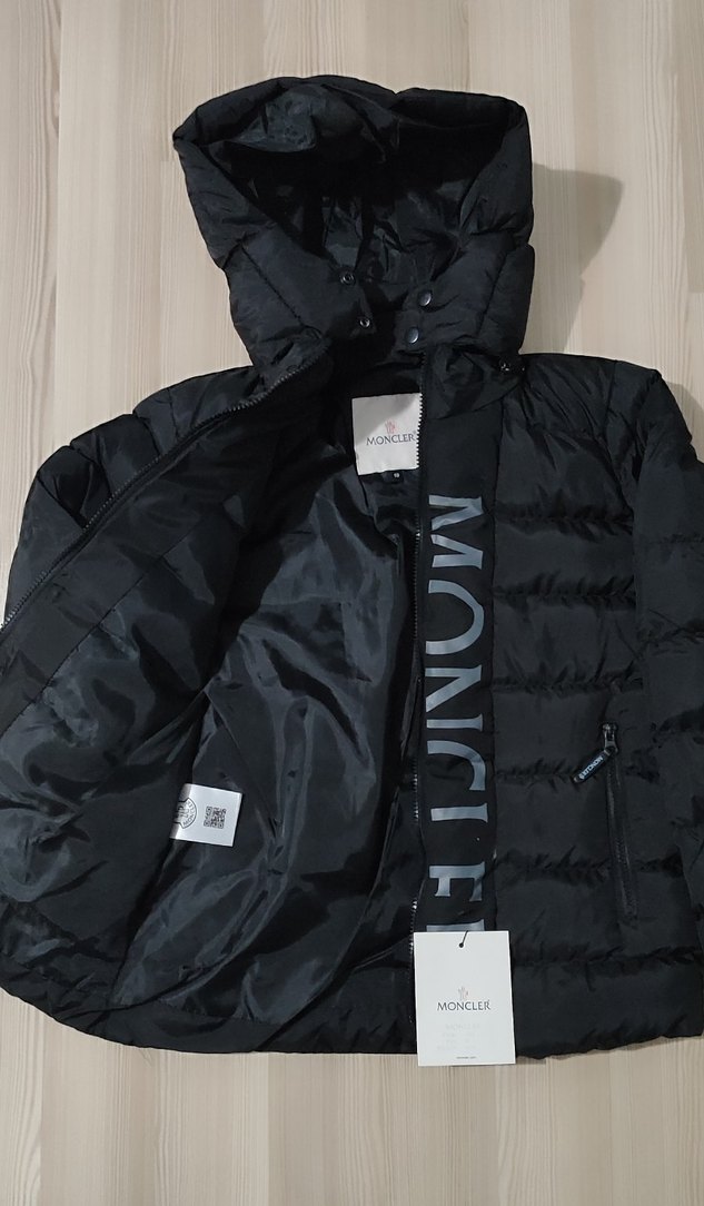 Siyah Kapüşonlu erkek çocuk Kış Montu - Görsel 3