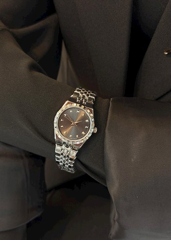 gümüş renkli saatler - Görsel 2