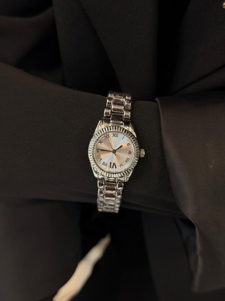 gümüş renkli saatler - Görsel 3