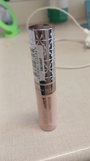 RIMMEL LONDON KAPATICI 030 LİGHT RENGI