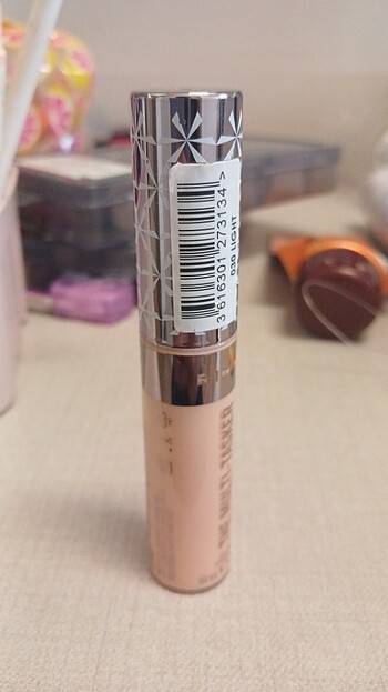 Rimmel London RIMMEL LONDON KAPATICI 030 LİGHT RENGI