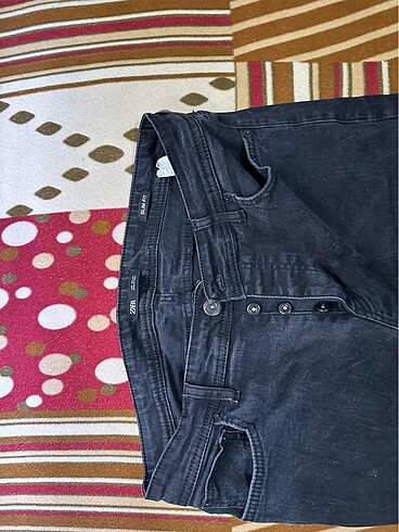 30 Beden siyah Renk Zara 30 beden siyah kot pantolon