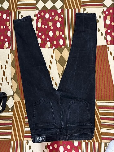30 Beden Zara 30 beden siyah kot pantolon
