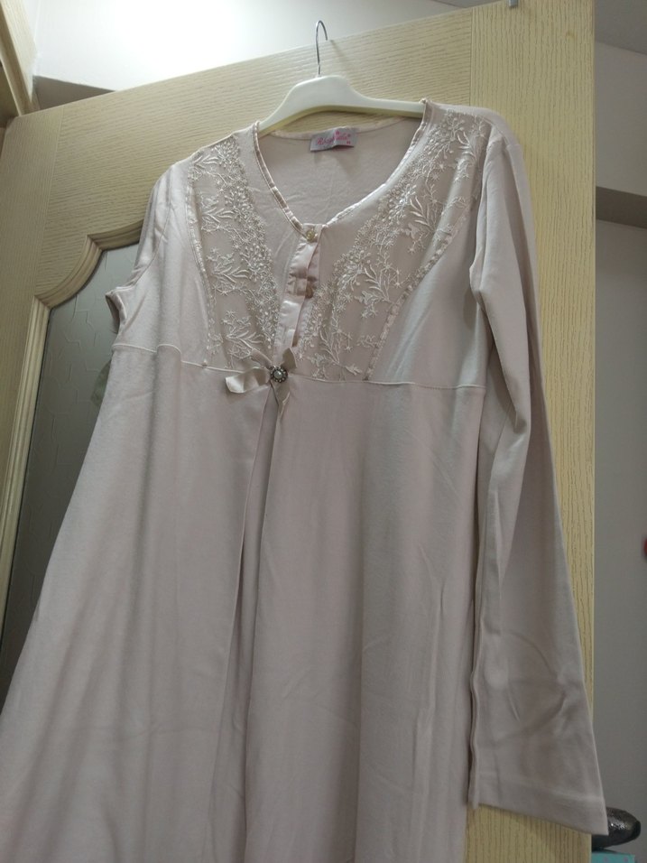 Nakışlı V Yakalı Uzun Lohusa Geceliği - Görsel 2