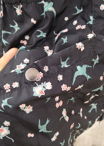 DeFacto Siyah Kapüşonlu Çiçek Desenli Kadın Ceket Yağmurluk - Görsel 4