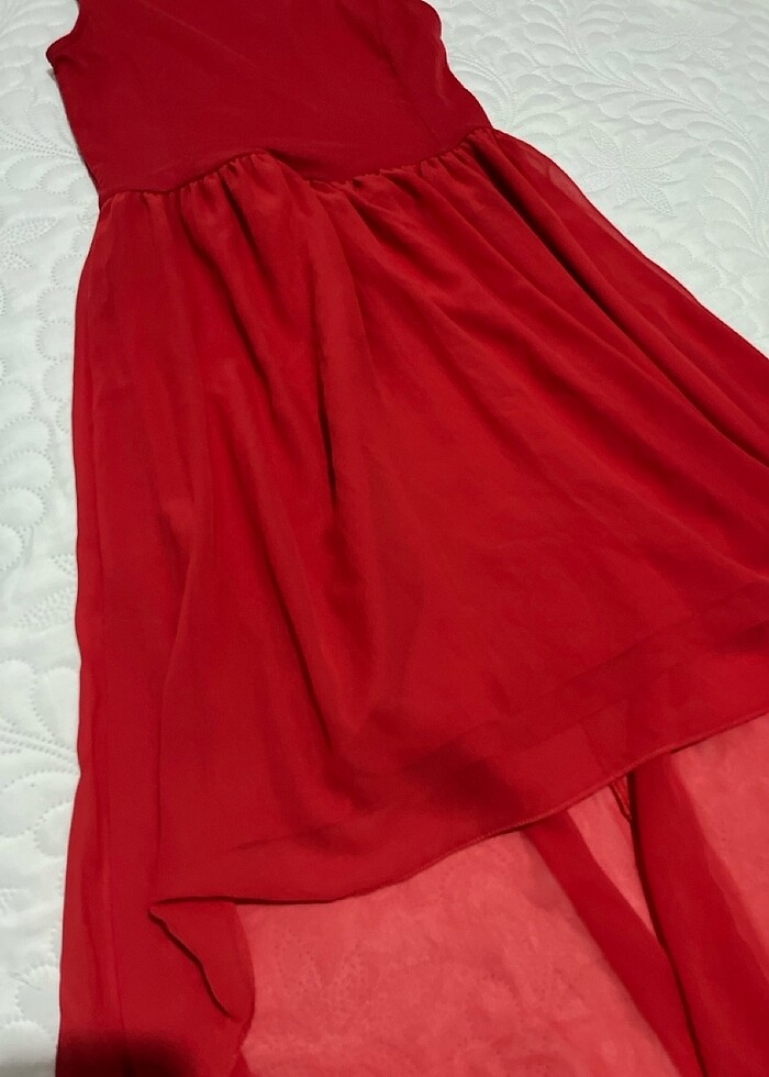 Kırmızı tüllü önü kısa arkası daha uzun elbise - Görsel 3