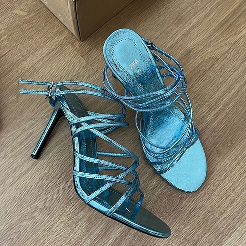 Zara Metalik Mavi Topuklu Ayakkabı