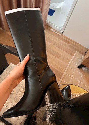 Stradivarius Siyah Topuklu Çizme - Görsel 3