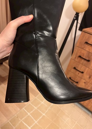 Stradivarius Siyah Topuklu Çizme - Görsel 9