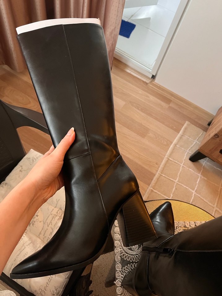 Stradivarius Siyah Topuklu Çizme - Görsel 3