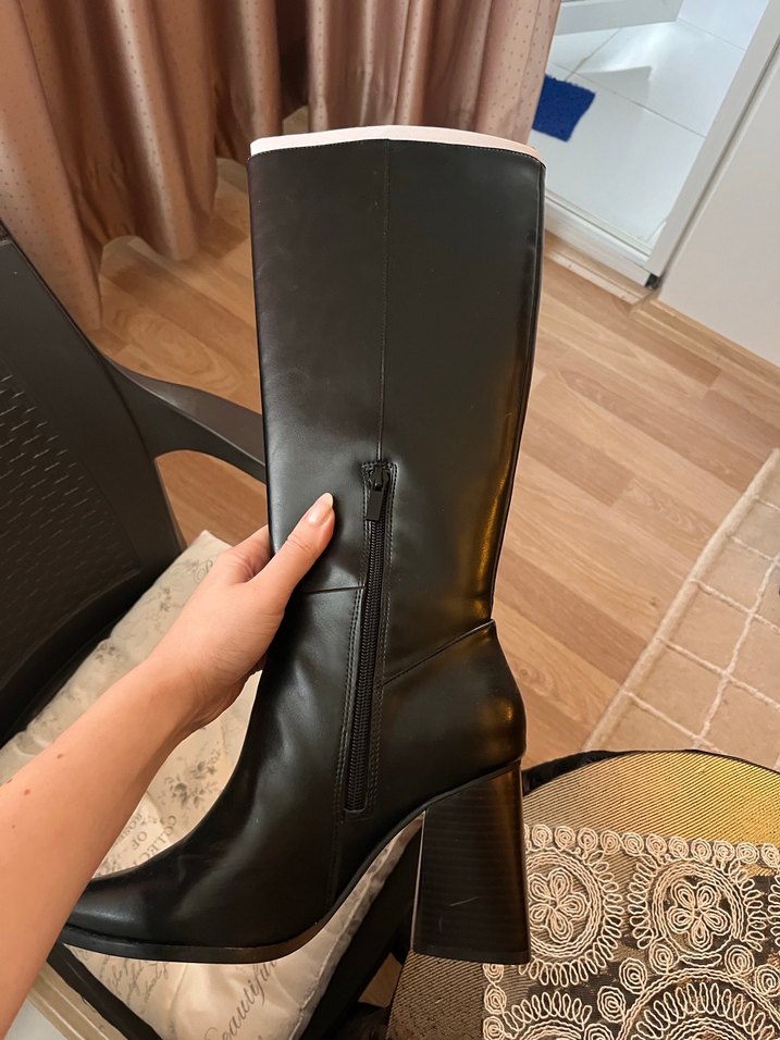 Stradivarius Siyah Topuklu Çizme - Görsel 5