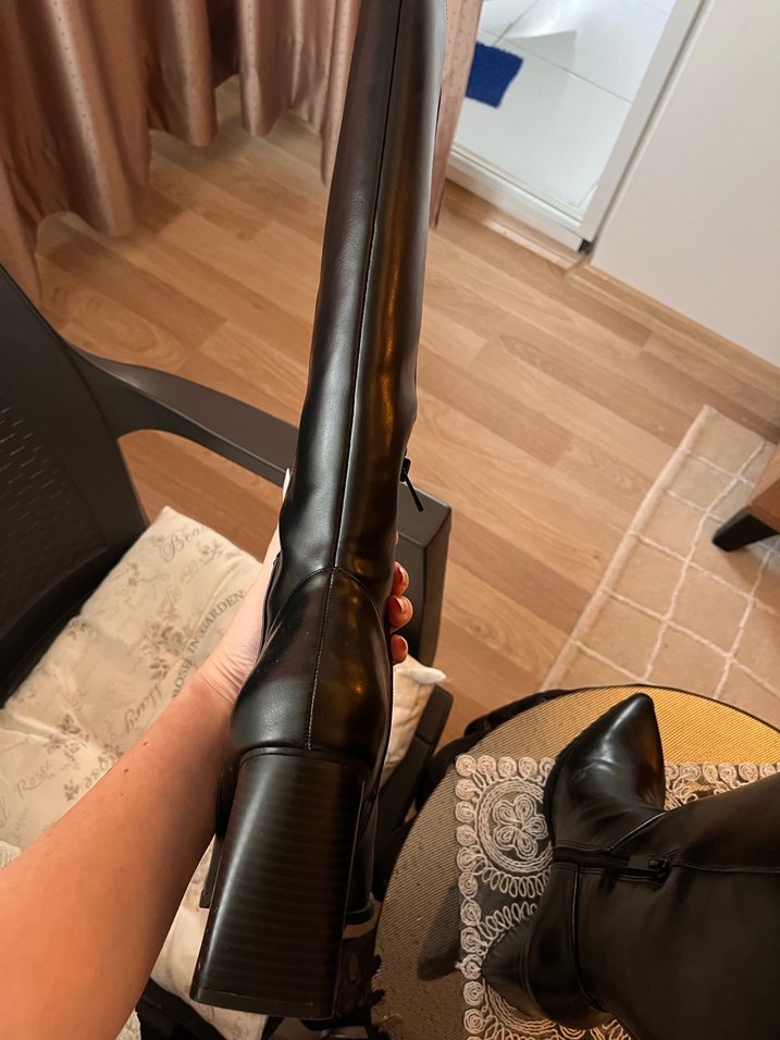 Stradivarius Siyah Topuklu Çizme - Görsel 4