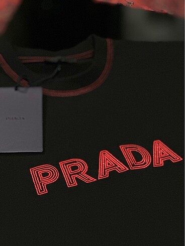 Prada Nakışlı