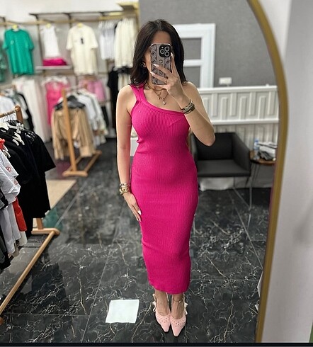 Pembe uzun fitilli elbise