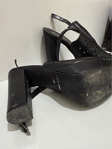 Siyah Topuklu Ayakkabı - Görsel 3