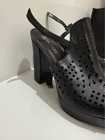 Siyah Topuklu Ayakkabı - Görsel 2