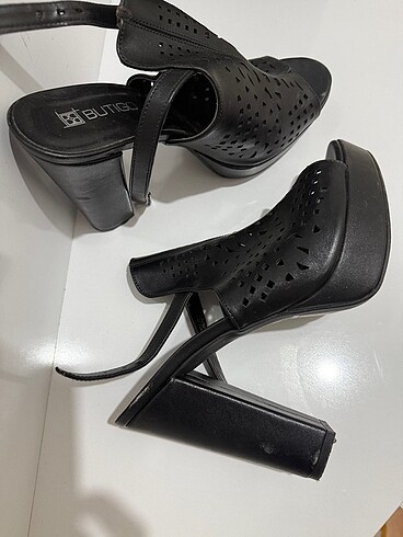 Siyah Topuklu Ayakkabı - Görsel 4