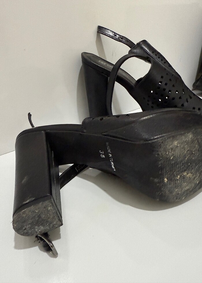 Siyah Topuklu Ayakkabı - Görsel 3
