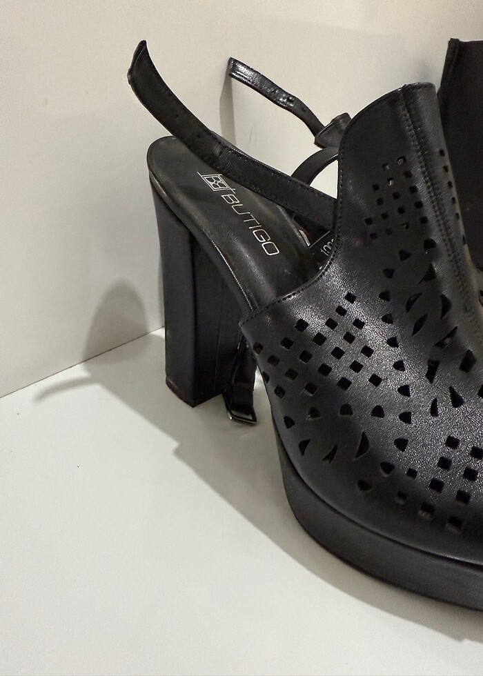 Siyah Topuklu Ayakkabı - Görsel 2