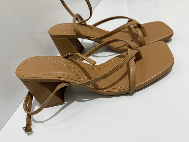 Bershka Bershka Bej Kadın Topuklu Sandalet
