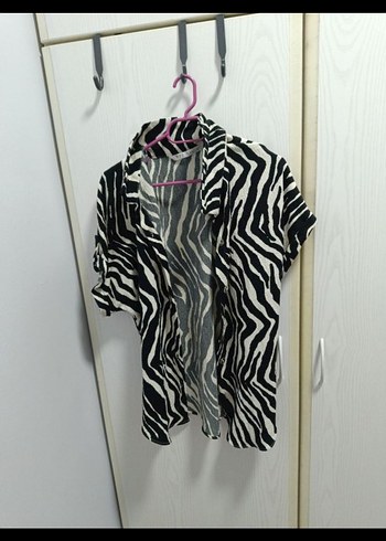 Koton Siyah Beyaz Zebra Desenli Gömlek