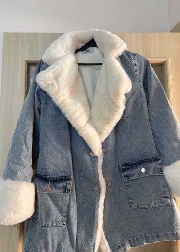 Kadın Beyaz Kürklü Denim Ceket